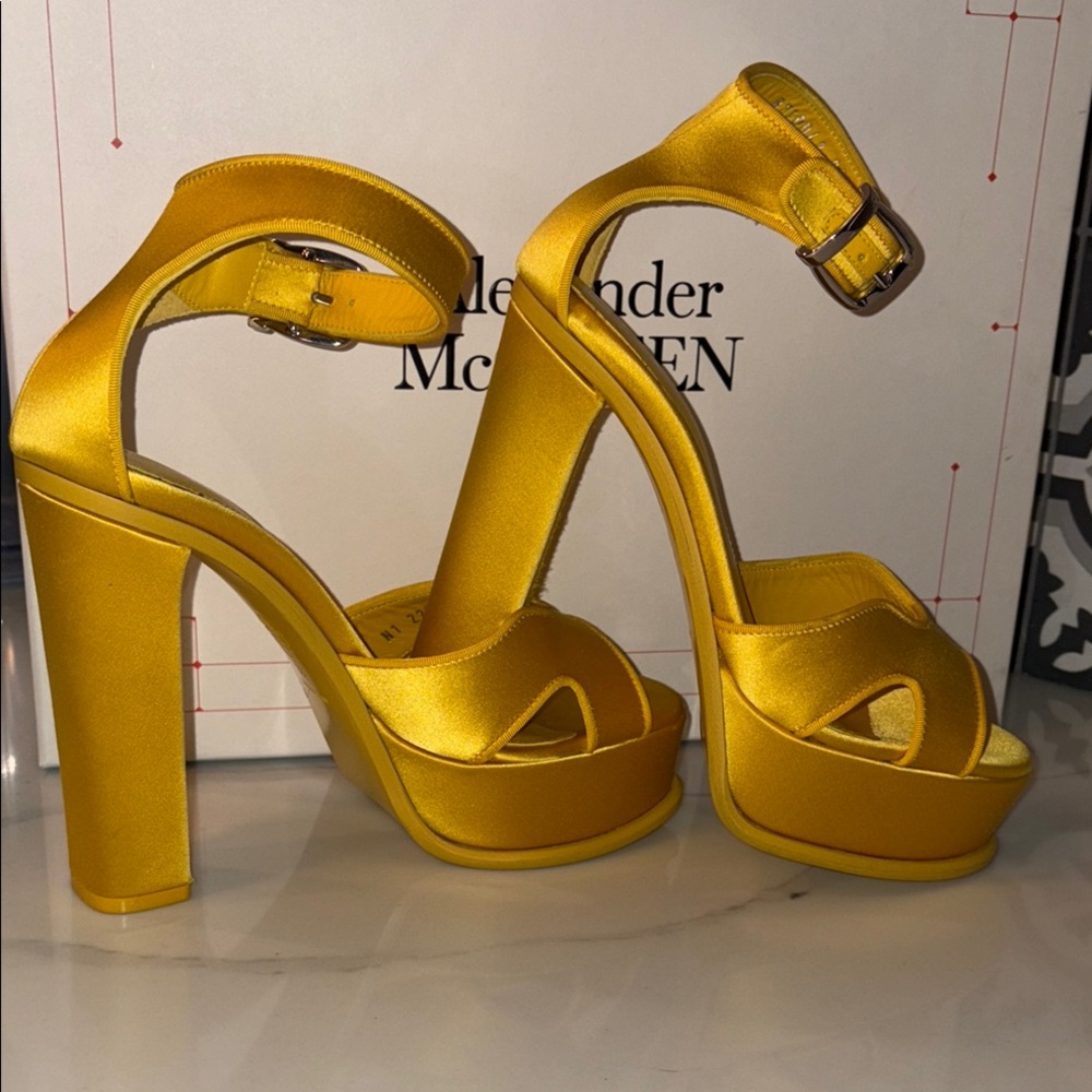 In box like new Alexander McQueen sunflower 🌻 Yellow Women's platform Sandals 39 - Picture 9 of 14